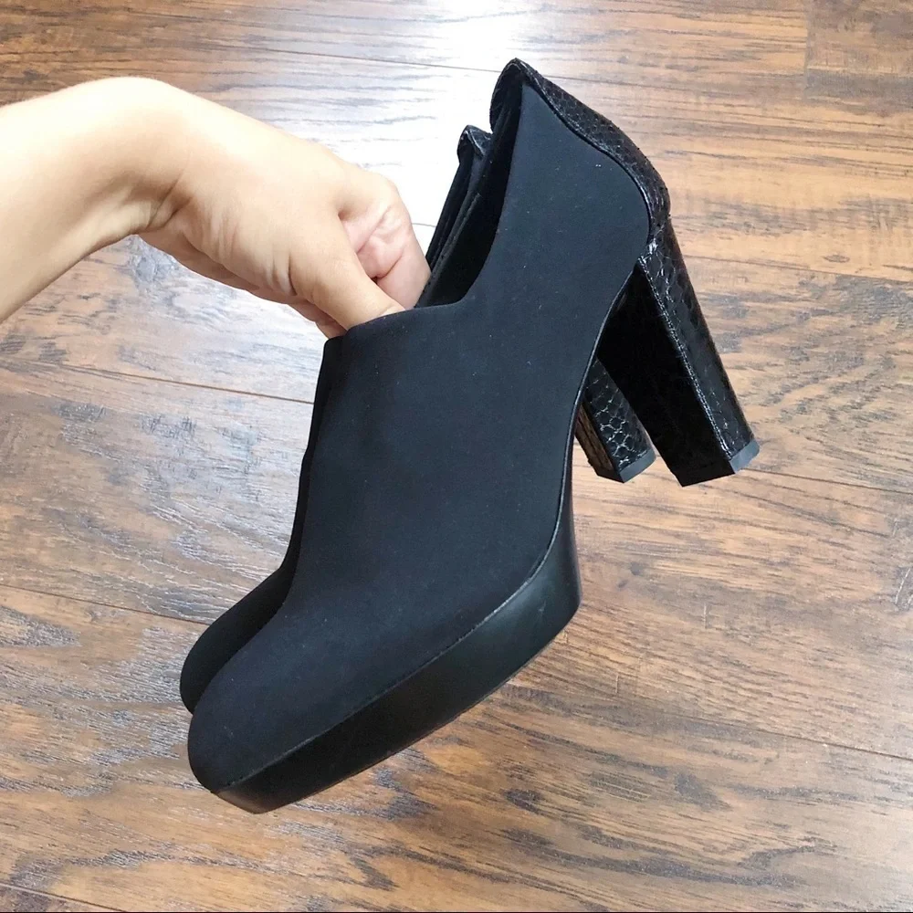 Donald J Pliner • Evelyn black platform pumps heels stretch snakeskin crepe